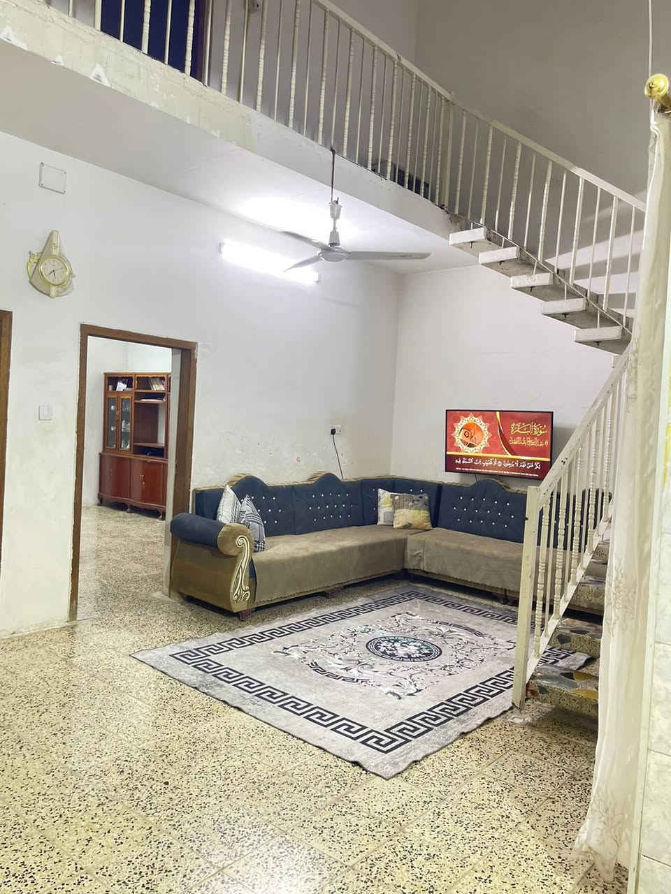 بيت للبيع 🏡
📍الموقع: ميسان | حي الخضراء| 200م²
📄الطابو: صرف

✨الطابق الأول: 
• الكراج الخارجي 8×3.5
 • 🛋 استقبال 4×7
 • 🍳مطبخ واسع 5.5×5
 • 🛏 صالة كبيرة 3.5 ×8
 • 🛌 غرفة نوم 3.5×3.5
 • 🛌 غرفة نوم 4×5
 • 🚿 حمام داخلي 2×3
 • 🚿 حمام خارجي 2×1
 • 🌬 منور 8×1.5+4.5×1.5

✨الطابق الثاني:

 • 🛏صالة سويت مفتوحة
 • 🛌 غرفة ثالثة 5×4
 • 🛌 غرفة رابعة 3.5 ×3.5
 • 🛌 غرفة خامسة 5 ×5.5
 • 🛌 غرفة سادسة 7 ×4
 • 🚿 حمام داخلي  1.5×2

📩 للاستفسار والتفاصيل الاتصال �
0770 555 2671
