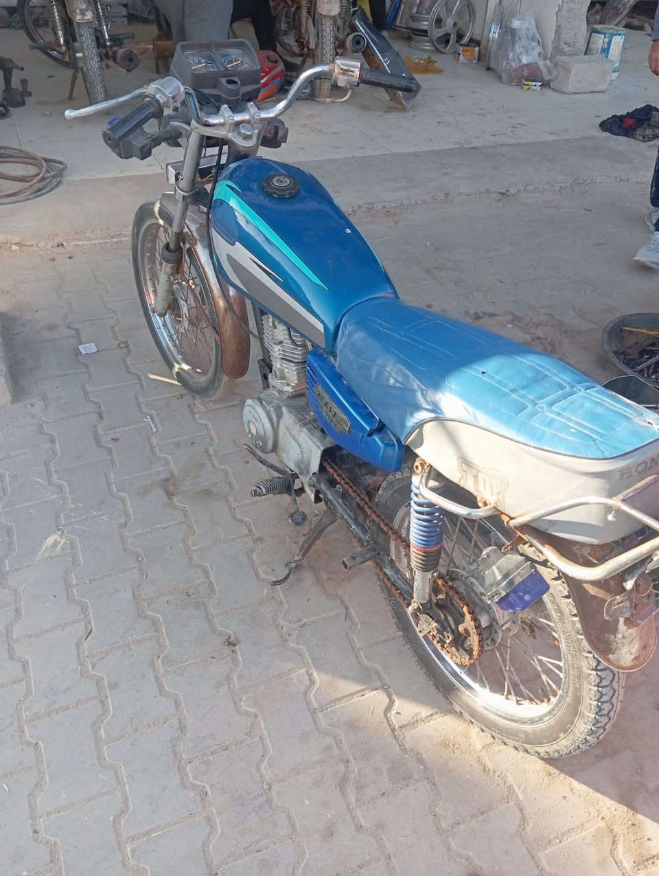 دراجة ايراني للبيع 275 وبيها مجال ادوات ابي الخصيب طريق الصحراء ***********
