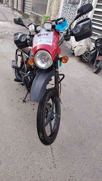 سلام عليكم دراجه دايوان جبلي نفخ مديل ٢٠٢٣ شتريته بل ٢٤ من لشركه شتريته زيرو عله ايدي مرقمه وكامله وسنويه باسم الشركه مال موتل مول الي بشارع فلسطين كبل تروح تستلم لوحات وتحول يعني رقم ورقي حالين الدراجه متوازي عليه السعر مليونين وربع وبيه مجال برغي مامفتوح بيه لدراجه كل عشر ايام ابدل دهن عله ايدي لدراجه بيه بصمه تشغيل هم مكاني بغداد حي الجهاد بضهر مجمع النسيم
***********
