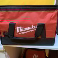 للبيع  منشارقوصي  ميلواوكي. برشليسي  حجم /190ملم مع بطاريه 5 امبيري  م...