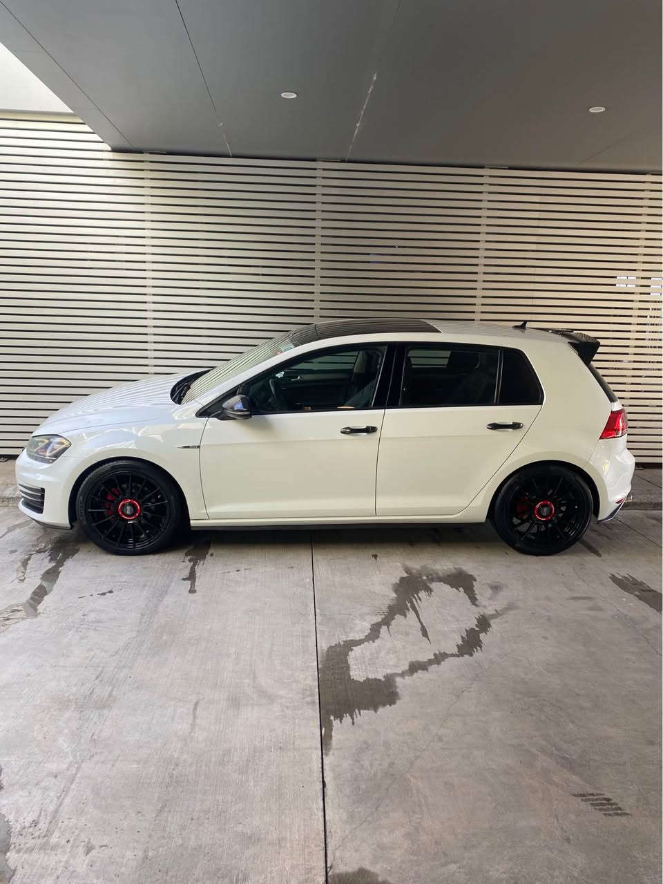 Golf 2017 Tsi 1.8 Turbo
٢ بست بۆنیدی بۆیاغە بێ ژۆرێ
ئێڕباگی سوکانی سیستمە
کامل کرایتە Gti 
تایە و ویلی Oz لەسەرە نوێ
فول مواسەفات
پانۆراما
بەسمە
کوشن جلد و هیتەر
گێر و مەکینە بە شەرت سێرڤسی مۆتوڵی لۆ دەکرێ
١٧٠ هەزار کیلۆمەتر ڕۆیشتیە
بەناوی خۆمە 
غەرامە ٧٠٠ هەزاری لەسەرە
لۆ زانیاری زیاتر پەیوەندی بکەن.
شوێن هەولێر
***********
***********. أربيل, العراق
