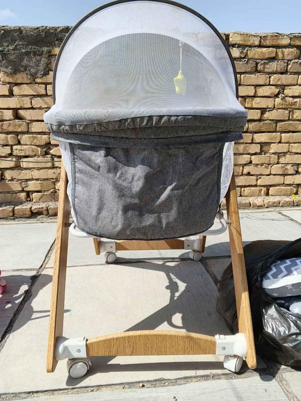 السلام عليكم كاروك وهزازه اطفال وجربايه حديد الحد 6سنوات والياخذهن كلهن الحجله هديه للبيع ومستعملات استعمال قليل /كوت الزهراء ***********
