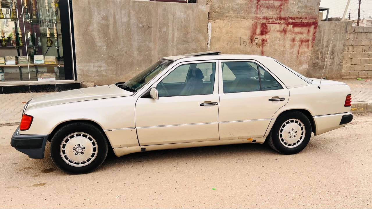 مارسدس دب مديل 1987 
رقم بغداد انكليزي  باسمي سنويه 29 
كير ومحرك راس الثور 3000 خير من الله 
تبريد شغال خير من الله 
فتحه جديده شغاله 
الكشنات كهربائيات ثنينهن 
المري جهتين كهرباء 
الجامات كلهن كهرباء 
سنتر لوك شغال 
اناره وكهربائيات كلهن شغالات 
غرفتها نضيفه للون زيتوني غامق 
سياره معمره على ايدي ومال جناي من تلكيط خياسات من عازل من كهربائيات من تبريد من حداديه  سياره متعوب عليها ومشتغله شغل مال جناي حماوه متعبر فوك ال80 
سعرها 65 وبيها مجال بسيط مكاني كربلاء حي العامل 
رقمي *********** كربلاء, العراق
