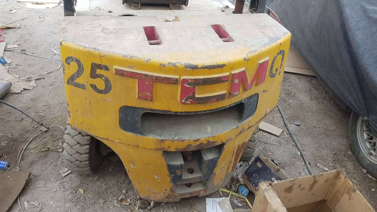 السلام عليكم رافعات عدد ٢ كوماتسو وtcm ٢،٥ طن  بغداد
***********  ***********
