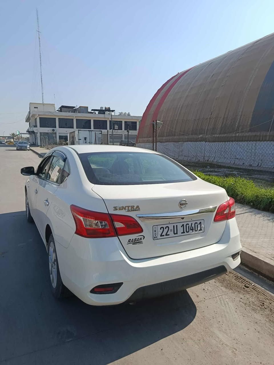 السلام عليكم  
سيارة سنترا SENTRA موديل 2024
عداد المسافة المقطوعة  24 كيلو متر 
    اللون ابيض سيارة اخذت الزيرو 
     بيها طخة بسيطة براس البوند 
   والجاملغ بدون دواخل خلاص 

                   داخل اسود 
                تبريد قطعتين 
           شاشة كبيرة اندرويد  
            بدون فتحة سقف  
           سيارة حيل حلوة  
    السعر 113 بيها مجال قليل  
رقم الموبايل   اسيا  *********** 
كورك     ***********

