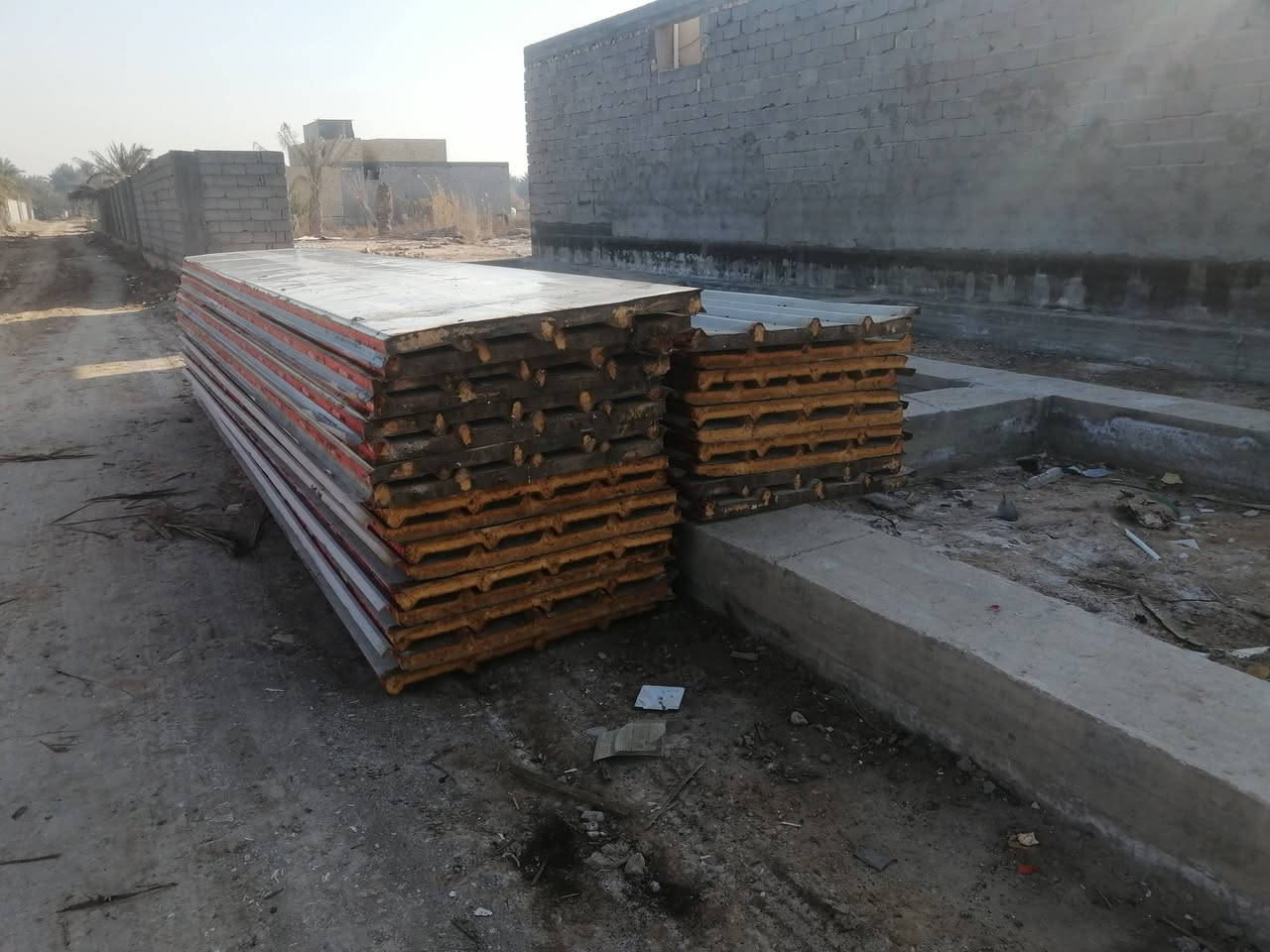 سندويج تركي البيع المكان كربلاء طول ٦ متر الثقيل قفله ٨تالف ***********
