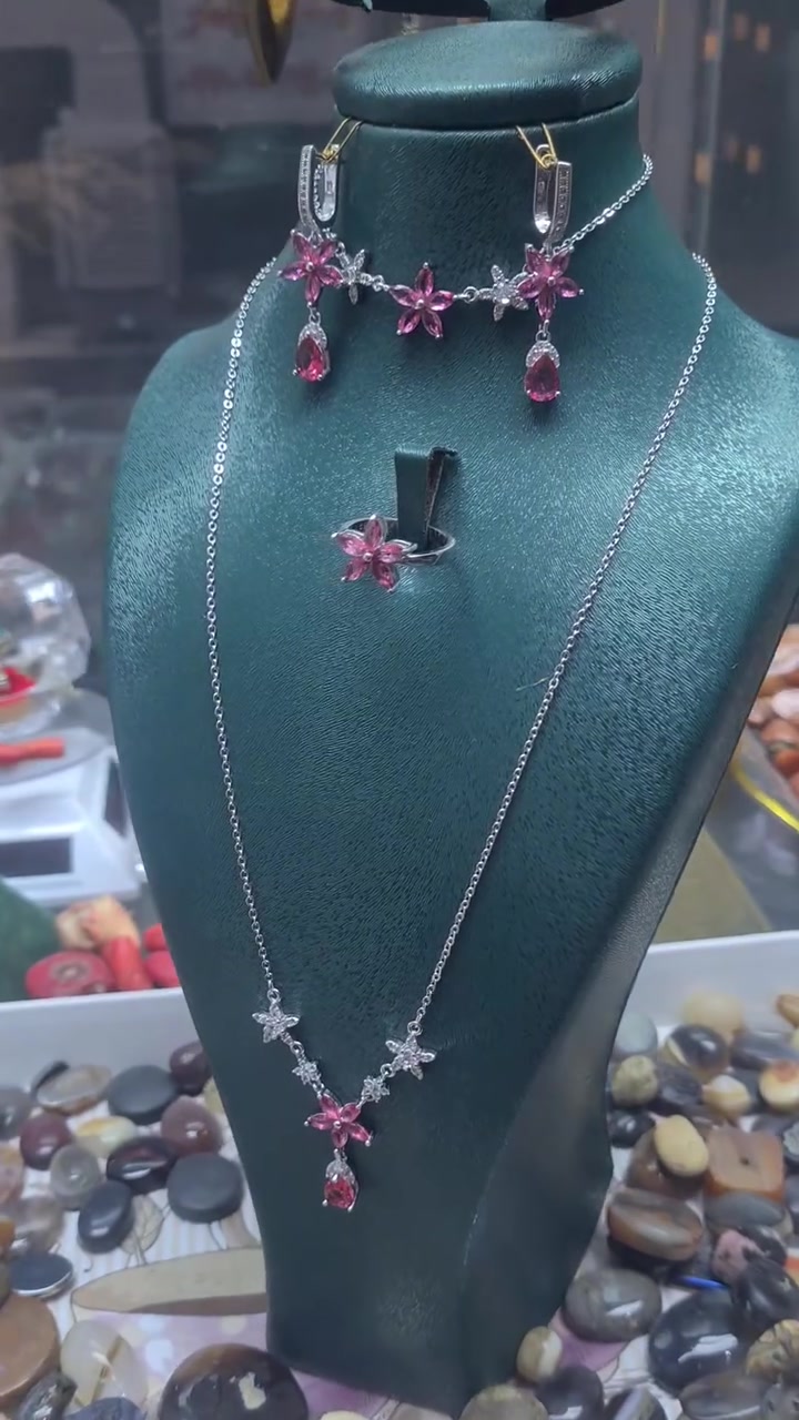 تألقـي بإسـلوب مختـلف وية عالم الفضة🌸 
طقم نسائي كامل من الفضة الايطالية عيـار 925 #silver
 
نورونا بمحل عالم الفضة 🫶🏻❤
موقعنا : داخل مجمع كاردو مقابيل فلكة كريندي🌹😻
#عالم_الفضة #خانقين #فضة #احجار_كريمة
#انتيكات #زناجيل #محمد_ال_علي


**إذا كنت صاحب هذا الإعلان وتريد حذفه لأي سبب، رجاءا أرسل رسالة إلى الدعم الفني**