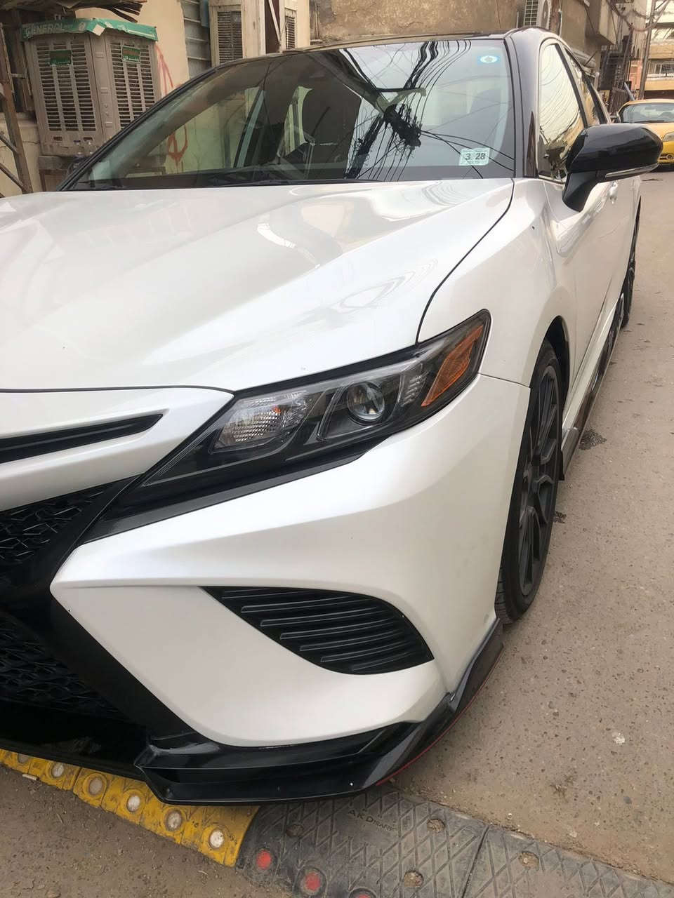 السلام عليكم تويوتا كامري TRD 2023 ماشيه 20 الف كيلو حقيقي السياره جديده الله شاهد حادث حانبي بسيط باب السائق وباب خلف السائق السعر 235 وبيها مجال للشراي مرقمه بغداد بأسمي ***********
