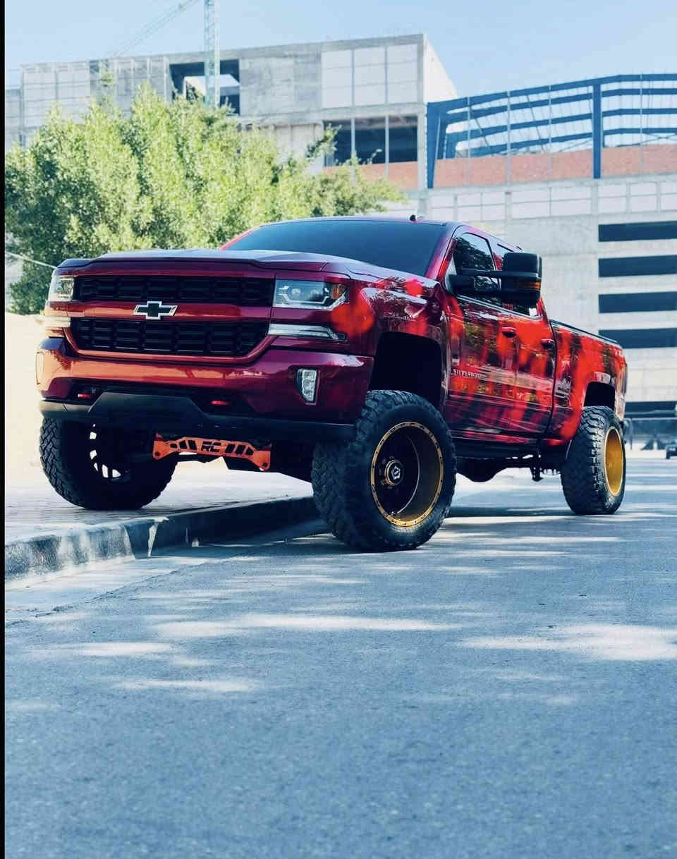 السلام عليكم
الي يدور شي مميز جايبلكم دبابة
سلفرادو موديل 2019 نسخة Z71 محرك V8 5300
السيارة حادث جاملغ ايمن فقط
مواصفات:
١-فور ويل كهربائي  دبل ثكيل خفيف
2 نظام منحدرات
3 تدفئه كشنات
4 كت لفت معلايه 6 انج راف كانتري وقابله لل10 انج
5 تخم ويل وتاير اصلي
6 لايت دبل حاجب دبل عدسه بك لايت لد اصلي
7 تحكم سترين جهتين
8 بدي مغلف وغطاء بدي ينفتح وينسد
9 دوس كهراباء ويه فتحت الباب
10 كل تعديله امريكا مو هنا بلعراق جايه معدله
11 محرك تاهو 5300 نضام قتصادي يشغل 4 سلندر
12 تشغيل عن بعد
13 شاشه كبيره تدعم كار بلي وندرويد
14 نظام قطر
15 مري متحرك سعرهن $500
16 شباك معدل
سياره قويه وجديده بشكل عليه برمجه من امريكا كل نقص مابيه ترايك وين ميعجبك سنويه جديده هزه جديده ولحد يقارنه بلعاديه ولمهجومه حدادية ٩٠٪؜
مكانها:كربلاء_ حي الحسين 
رقم:***********/***********
