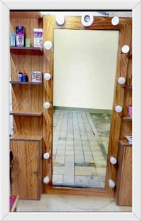 مراية مع رفوف ونشرة شغاله السعر ١٢٥ 07706424513