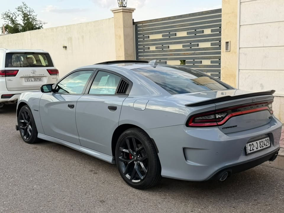 جارجر
الموديل : 2022 . (امريكي) .
المحرك : V8. 5.7L .
ماشية :32 ألف مايل قابل للزياده
 •رادارات بالمري(نقط عمياء)
*   حساسات خلفية.
*   شاشه كبيرة مع نظام ملاحة نفكيشن GPS .
*   سستم صوت Harman Kardon .
*   ويل قياس 20 انج .
*   مصابيح امامية زنون .
*   كشافات الضباب زنون .
*   فتحت سقف (سلايد) .
*   مقاعد رياضية من الجلد الفاخر .
*   مقاعد أمامية كهربائية عدد 2 .
*   ذاكرة لحفظ وضعيات الجلوس (ميموري) .
*   مقاعد أمامية تبريد وتدفئه .
*   مقاعد خلفية تدفئة .
*   تشغيل عن بعد .
*   ستيرن كهربائي .
*   تدفئة ستيرن .
*   محدد سرعة .
*   تلفون بلوتوث .
*   كاميرا خلفية .
*   مرايا متحسسة للاضاءة العالية .
*   كير شفتر بالستيرن .
*   دخول ذكي (بصمة) .

بدون حادث السيارة فقط سرقة بنيد ودشبول والصورة موجودة بالمنشور
 السياره جديده بمعنى الكلمة وجاهزة من كلشي تخم تاير جديد ترايها مال زيرو سعرها 299 ورقه وبي مجال كلش قليل .
***********
