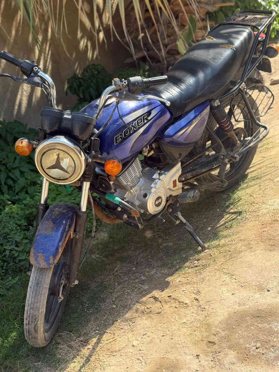 دراجة بوكسر
موديل ٢٠ أوراق 
مستعجل على بيعتها كلش لحك اول واحد يجيني ابيعها
اريدها ب٥٥٠ وبيها مجال ومو سعرها ابد
لو مامتوازي على الفلوس مابيعها بهيج سعر ***********
