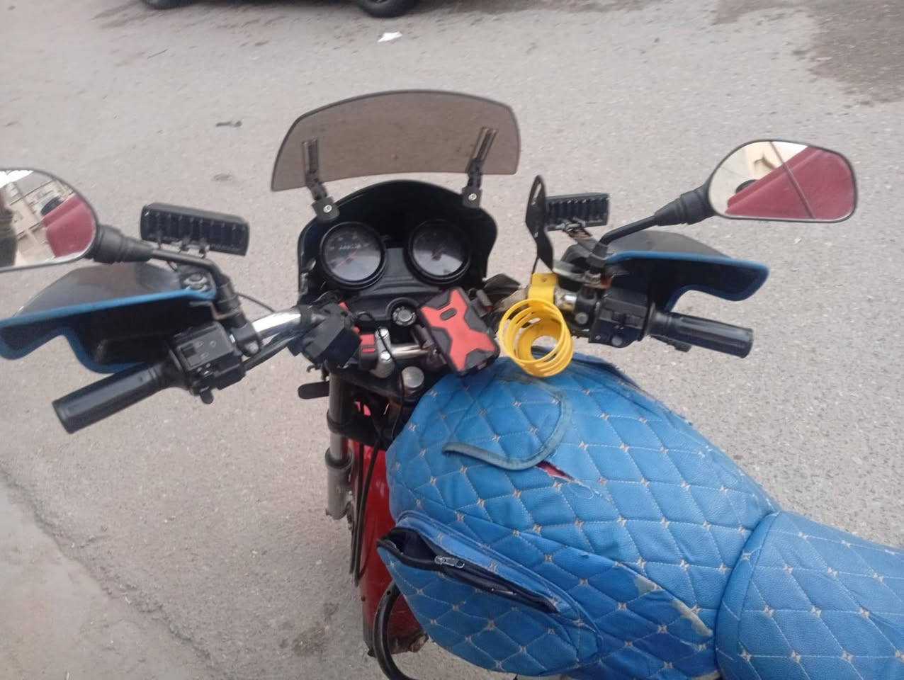 مكاني بصره
سلام عليكم دراجة بوكسر رقم وسنويه باسمي مديل 2018 طالعه ب2019 دراجه خير من الله ماناقصه شي دراجه كلجاته جدد مجفت تجفيت شركه كله اصلي دراجه  1400هاتف ***********
