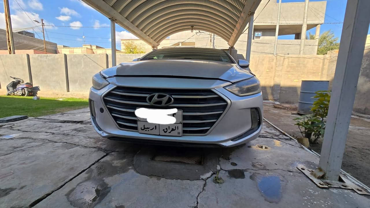 النترا ٢٠١٧ وارد امريكي
رقم اربيل القديم
ويل كب
شاشة
كامرة خلفية
ثلاث انظمة قيادة
محرك ٢٠٠٠ دوش
وباقي المواصفات الاعتيادية.
ضربة السيارة موضحة بالصور
قطعة واحدة تبديل وهي البنيد ويوجد صبغ قليل في الجاملغات اليمين واليسار.
يوجد ايضا ضرر  بسيط في صندوق السيارة موضح بالصور نتيجة التحميل و يوجد جرد بالصندوق حول هذا الضرر.
السنوية منتهية منذ ٢٠٢٣ الشهر الثامن.
عداد السيارة تقريبا 90 الف ميل علما انه السيارة ماشية في امريكا 42 الف ميل. يعني ماشية في العراق بحدود 48 الف ميل. 
السيارة عند شخص واحد منذ ترقيمها.
السيارة باسم شخص كردي وعندي وكالة من عنده وجاهزة للتحويل ان شاءالله. 
السعر المطلوب: 115 ورقة وبيها مجال
موبايل: ***********
مكان السيارة: حلة / شارع ٤٠
#النترا
#سيارة للبيع 
#الحلة حلة, بابل
