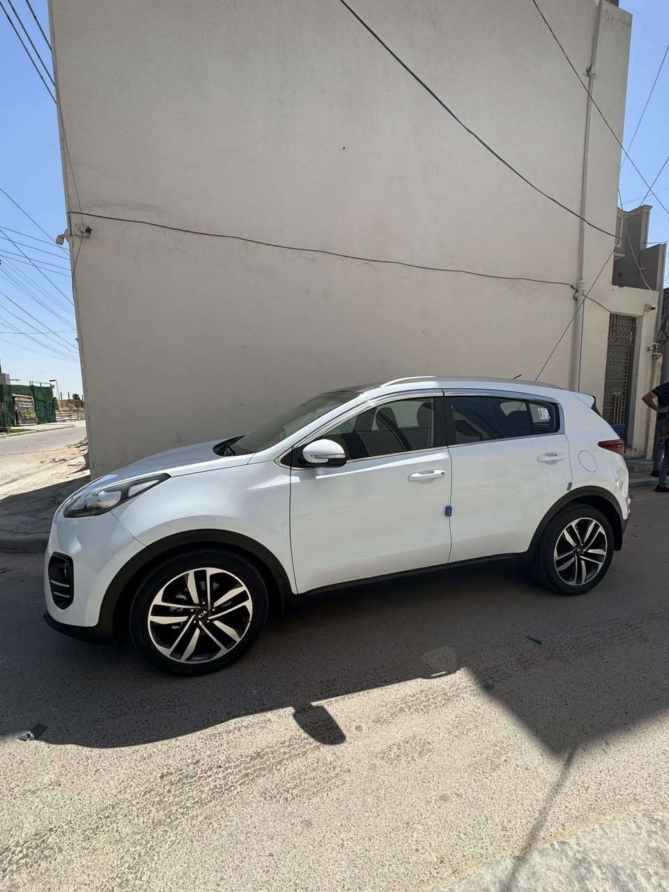 السلام عليكم سبورتج 2018 خليجي السياره جديده كلش
المواصفات 
بانوراما 
داخل اسود ملكي 
كشتات مخمل 
ويل كب جبير 
مانع انزلاق 
وضعيات قياده
شاشه ايباد
وباقي المواصفات المعروفه 
رقم بغداد الدولي باسمنه 
السياره مكفوله عده بارد قليل جدا بل باب الخلفي
السعر 178 وبيها مجال بسيططططط
مكاني حي الاعلام 
***********☎️
