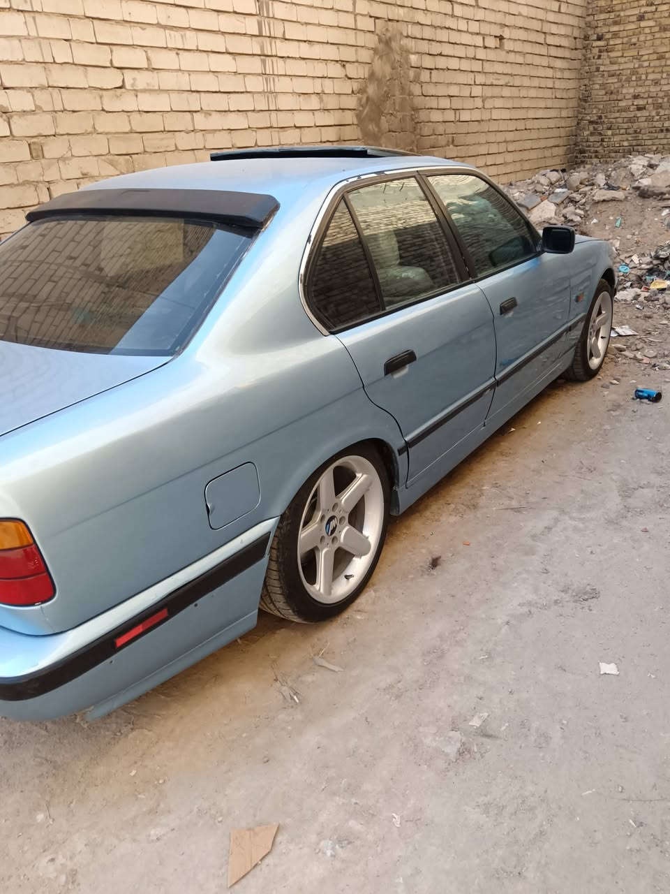 السلام عليكم بي ام 520 اصل كير عادي جاهزه وحلوه السياره رقم اربيل الدولي هزه جديده  بسم كردي شرط التحويل مديل 1990 السعر 48 وبيه مجال مكاني نجف كوفه ***********
