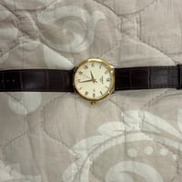 ساعه تيسوت اصليه مع علبه ملبوسه مرتين نظافه 99% وبيهه مجال السعر