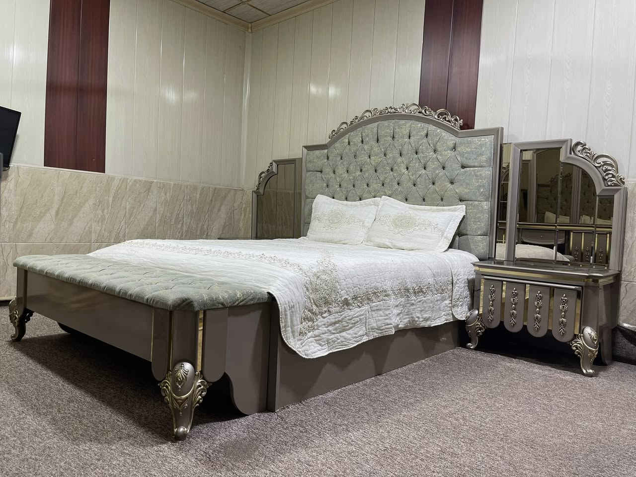 راقية وملكية ونظيفة كلش
واحلى من الصور بكثيررر
خشب اصلي 100‎%‎ جودة عالية
اشتريت ب 25 ورقة ابيعها ب (6 ونص ) ورقة ومجال 
الموقع شيخان ( عين سفني )
اي استفسار راسلوني عل خاص 
جمال الغرفه


**إذا كنت صاحب هذا الإعلان وتريد حذفه لأي سبب، رجاءا أرسل رسالة إلى الدعم الفني**