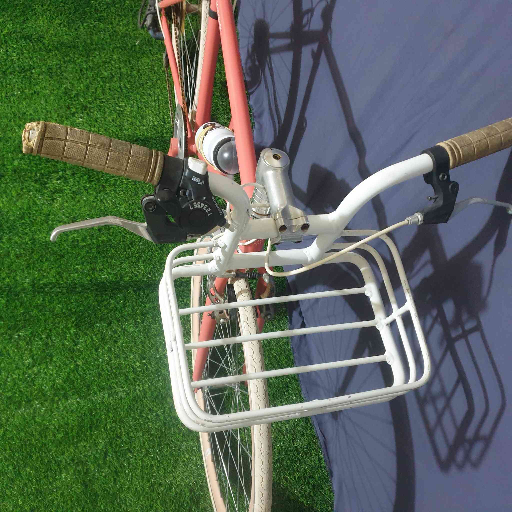 بايك رياضي موديل 700C 
حجم 28
اصلي باله كسر حاويه 
غير مستخدم بالعراق
جاهز بدون اي نقص 
الحاله نظيف جدا
سله اماميه بلاديه 
الكير (7) نمره شيمانو اصلي  
السعر 115الف ويوجد توصيل 
هاتف ***********
