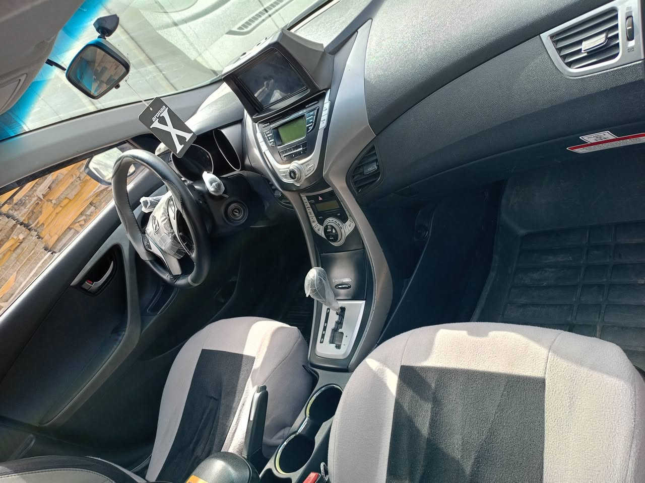 السلام عليكم
اڤانتي 2011 رقم بغداد بأسمي بشرط التحويل
وارد كوري بدون حادث بدون صبغ بيها فقط شبر صبغ بالدوسه سياره جدآ نضيفه كشنات تدفئه كير محرك صدر مكفول محرك 1600 المكان بغداد غزاليه او دوره السعر 107 وبيها مجال للطيبين ***********
