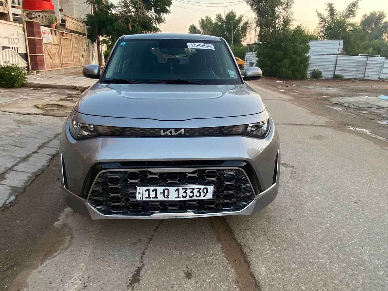 كيا صول جيتي لاين 2023
اعلى فئه بصول 
حادثها مرفق مع الصور 
ماشيه حالياً 48.000 قابل للزياده
محرك 2000 دوش
مواصفاتها
1-شاشة ديجيتال
2-ايقاف ذاتي
3-تحديد مسار
4-مانع انزلق aps
5-مود القيادة الالية الذكية 
6- غرفه جلد
7- بصمه 
8- تشغيل عن بعد 
9- اشاير مري 
10- استيرن جلد حرف D
11- فتحه
12- رادارات وحساسات من كل الجوانب
13-فتحة سقف

وباقي المواصفات المعروفة  جيتي لاين
السياره مرقمه بغداد 
مكان السياره بغداد.  ***********.
