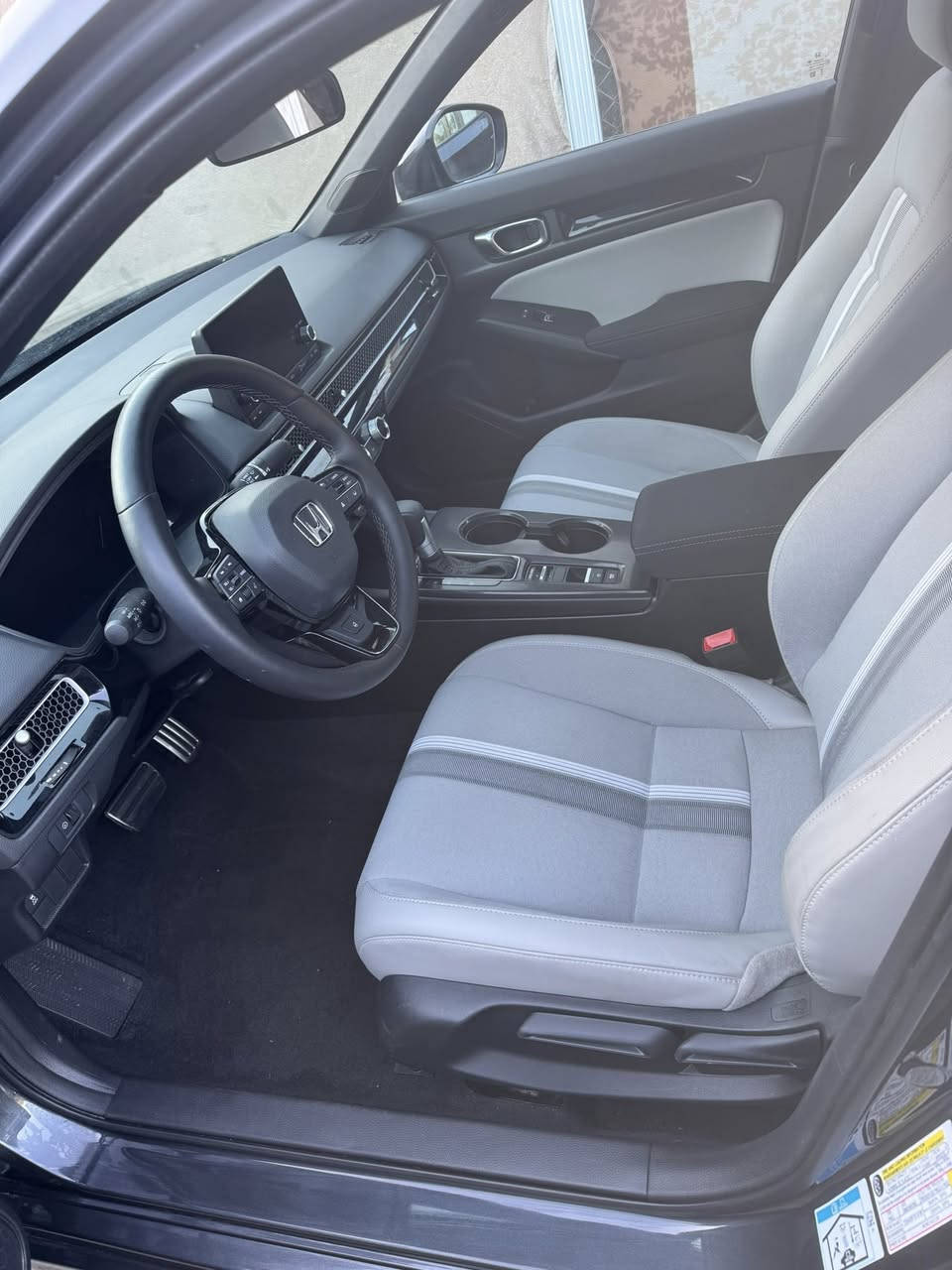 سلام عليكم هوندا سيفيك سبورت فول مواصفات هايبرد موديل 2025 ما شيه 8000 السعر اتصل وتدلل بس كمرك دافع 51 والله استفسار على رقم ***********
