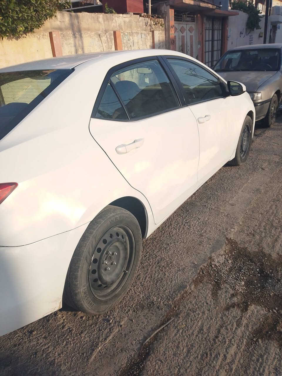 كورلا للبيع موديل ٢٠١٦ رقم سليمانيه سنويه جديده كير محرك تبريد تدفئه بشرط تريد تحويل تريد وكاله السعر ١٢٠$ قفل سياره جديده مكاني موصل الأيمن للاتصال 
كورك ***********
اسيا***********
