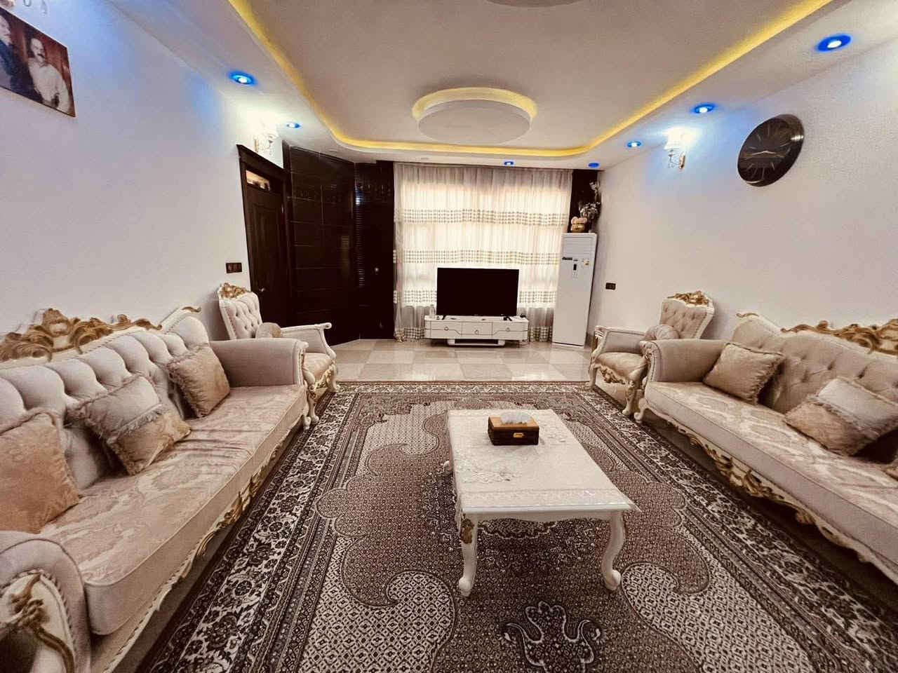 خانوو بۆ فرۆشتن
 ڕاپەرین سلێمانی
بەردەم باخ
نـــــــــرخی زۆررر گونجاوە
ڕووبەر ٢٠٠مەتر 
٣حەمام
٣تەوالێت
جادەی ٣٠مەتری
بەردەمی خۆڵە
هۆڵ و میوان سەقف مەغریبی
٤ژووری نوستن
نرخ :٨٣٠٠٠دۆلار

***********
***********
