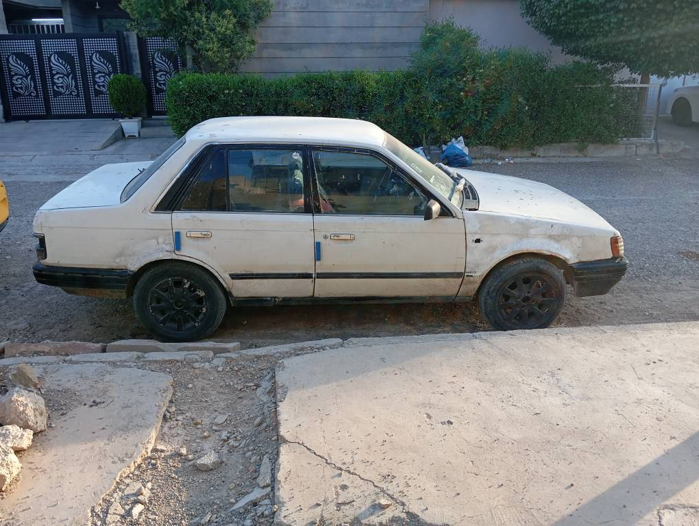 بەناوی خوای گەورە
لەسەر ئیزنی ئادمینی بەڕێز 

مــازدا 323 

مەکینە 16ی چوار پستن 
گێڕ عادی 
ڕەقەم و سەنەوی سپی 
 تازه تەشفید کراوە گێڕو مەکینەی بەشەرتی سەرف و سەوت و بوخار بانزین زۆر کەم ئەخوات 
لەگێڕو مەکینەی زۆر بێ منەتم
سەیارەکە مەزبوتە هاتوچۆی زۆربەی شارەکانی پێ ئەکەم
لایت و تەنجیل و لادان چواری کارەباییاتی زۆربەی ئیشەکات 
چوار بەرەدەرگای تازەی پێوەیە دەشپڵی زۆر جوانە ڕزیوی و تەقیوی نیە باقی لەبەرچاوە 
سەیارەکە سێ دەبڵی تەواو نەرم بوە پێویستی بەگۆڕینە هەرکەس لێمی کڕی دوای معامەلە 60هەزاری بۆ ئەگەڕێنمەوە بۆ دەبڵەکان  پارەی ماتۆڕێکی زیکزیکە ئەنوسم
7گەڵــاو  مەجالێکی کەم   گێڕو مەکینەو ئەوەلیات و سەنەویت بەشەرت ئەدەمێ بەس پارەی گۆڕینێ دەبڵەکانت بۆ ئەگەڕێنمەوە لەچەمچەماڵم لەشارێکی نزیکەوە هاتی دوای معامەلە ئەتوانم بۆت بێنم 
چاتم  کراوەیە جوابی تەلەفونیش ئەدەمەوە   لەچاتا معامەلەیەك بکەی ماڵەکە ڕسوا بکەی جوابت نادەمەوە 
لەخزمەتی مشتەری بەڕێزام 

***********
سفر حەوسەدو پەنجاو یەک دوسەدو پەنجا سیونۆ هەشتاو چوار 🤍 شمشمل, السليمانية

