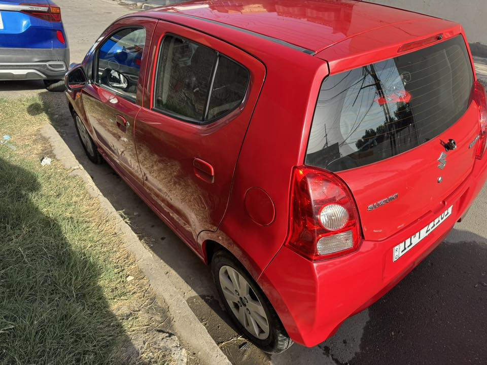 السلام عليكم للبيع سوزوكي سيليريو ٢٠١٣ السيارة خليجي بيهة قطعتين صبغ بنيد و جاملغ خلفي ماشية ٥٨ الف كيلو السعر ٦٥  ورقة و بيهة مجال بسيط 
*********** المكان بغداد حي الجهاد
