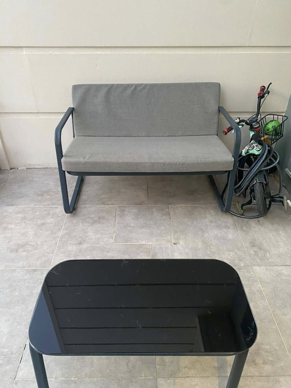 کورسی و مێزی حەوشە یان باخ  قاچەکەی ناچەقێ بێ  عەیبە نرخی بە تازەیی لە  هۆم ئەستەمبول بە ٦٠٠.٠٠٠  وەک لە رەسمەکە دیارە   

نرخی ٢٥٠.٠٠٠
سلێمانی راپەرین***********
