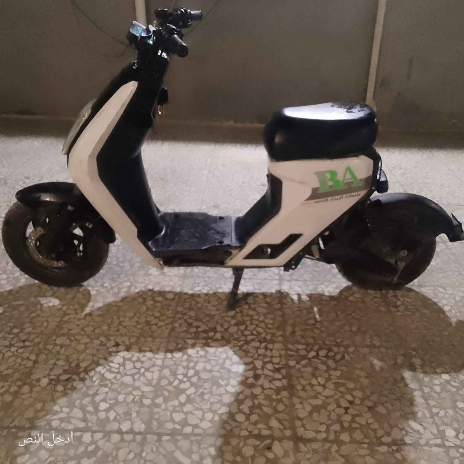 السلام عليكم
دراجة شحن BAهيونداي صيني 
المواصفات
5.1بطاريات
2.بصمتين 
3.سويجين
4.نضام بارك
5. نضام بك
6.نضام انذار 
7.منفذ شحن usb
8.تشغيل عن بعد 
3.9نمر 
10.لايت عالي ناصي 
11.اشاير يمنة يسرة 
فول مواصفات بس عوزهة بطاريات ودراجة شغالة دراجتي كلش نضيفة 
سعر 300 وبيها مجال 
المكان بغداد عبيدي 
رقم تلفون*********** واتساب
