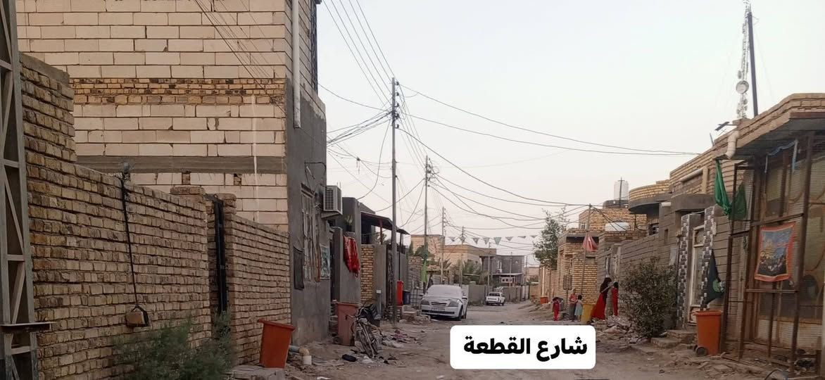 قطعةزراعي 140م بالدجين ثاني شارع بعد القسم (مدرسة الخنساء) وتدخل شارع مخدوم بالخدمات الجديده ماء وكهرباء ومجاري واصله قرب القطعة باقي الصب والتبليط فقط
القطعة مدفونه ومحدوله وجاهزه للبناء مكان سكني بناء حديث 
السعر 22 وبي مجال
***********
