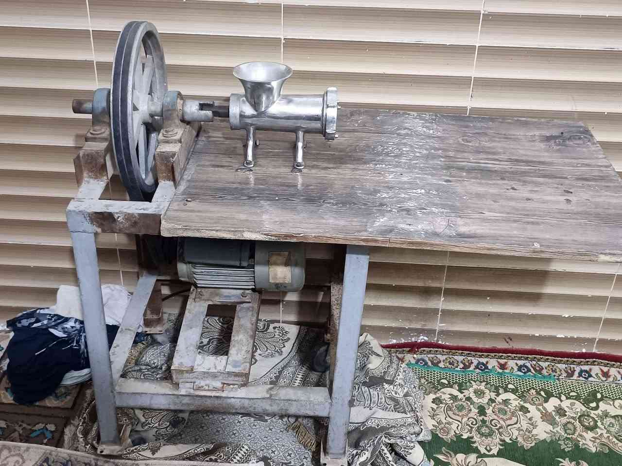 السلام عليكم مترامية مال لحم مضيفة حيل متطورة كبير  مضيفة حيل السعر 125وبيها مجال المكان أبو غريب مقابل حليب بلادي للتواصل *********** بي واتساب
