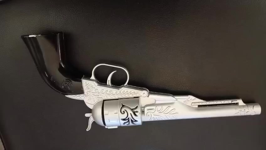 السلام عليكم
اللعبة هي طقم درامز للأطفال "Mini Jazz Drum" من العلامة التجارية WANYI (موديل NO.7368). 
المكونات: تتوفر بمجموعات مختلفة تشمل طبلة باس، طبول توم توم، صنج (Cymbal)، وعصي للضرب.
المميزات: مصممة لتنمية الحس الموسيقي، التركيز، والتنسيق الحركي لدى الأطفال.
الفئة العمرية: مناسبة للأطفال من عمر 3 سنوات فما فوق.
+ مسدس عدد ٢ مسدس كاوبوي معدني لعبة للأطفال تصميم كلاسيكي و جودة عالية أمان للأطفال يرهم ديكور شغلات
شخصيات حديد عدد ٦ موضح حجمهن بالصور


**إذا كنت صاحب هذا الإعلان وتريد حذفه لأي سبب، رجاءا أرسل رسالة إلى الدعم الفني**