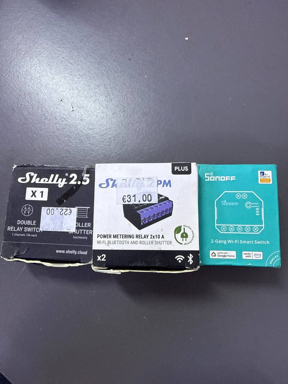حوّل بيتك إلى بيت ذكي بكل سهولة! 💡🏡
وصلتنا وجبة جديدة من أفضل وأقوى الريليهات الذكية (Smart Relays) للتحكم بمنزلك عن بُعد ومراقبة استهلاك الطاقة، متوفرة الآن بأفضل الأسعار! ⚡️👇
📦 القطع المتوفرة في الصورة image_6.png:
1️⃣ Shelly 2.5 (العلبة السوداء على اليسار):
 ريليه ذكي بقناتين (2 Channels) يتحمل حتى 10 أمبير لكل قناة.
 ممتاز جداً للتحكم بالإضاءة الذكية أو تشغيل وإغلاق الستائر الكهربائية (Roller Shutter).
 يدعم الاتصال المباشر بالـ Wi-Fi ومراقبة استهلاك الكهرباء بدقة عالية.
2️⃣ Shelly Plus 2PM (العلبة البيضاء في المنتصف):
 النسخة المطورة والأحدث (Plus) بمُعالج أسرع وأداء أقوى.
 يحتوي على قناتين (2x10A) ويدعم الـ Wi-Fi والـ Bluetooth معاً لتسهيل عملية الربط.
 مخصص للتحكم الاحترافي بمحركات الستائر، الأبواب الكهربائية، والإضاءة مع ميزة قياس استهلاك الطاقة الحقيقي لحمايتها من الحمل الزائد.
3️⃣ Sonoff DualR3 (العلبة الخضراء على اليمين):
 من شركة Sonoff الشهيرة، ريليه ذكي بقناتين (2-Gang Wi-Fi Smart Switch).
 متوافق بالكامل مع الأنظمة الذكية العالمية مثل Google Home و Amazon Alexa للتحكم بالأوامر الصوتية.
 يدعم خاصية التوقيت الذكي وجدولة المواعيد (توقيت تشغيل وإطفاء الأجهزة تلقائياً).
✨ لماذا تختار هذه القطع؟
✅ تُركب خلف مفاتيح الجدار العادية دون الحاجة لتغيير ديكور البيت.
✅ تحكم كامل من أي مكان في العالم عبر الهاتف (آيفون وأندرويد).
✅ توفير ذكي في استهلاك الكهرباء ومراقبة الأجهزة بدقة.
📞 للطلب أو الاستفسار، يرجى مراسلة الصفحة أو ترك


**إذا كنت صاحب هذا الإعلان وتريد حذفه لأي سبب، رجاءا أرسل رسالة إلى الدعم الفني**