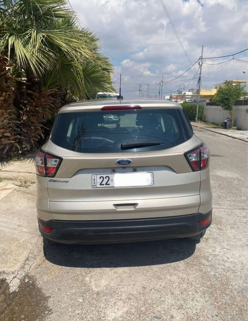 فۆرد ئیسکەیپ Ford Escape مەکینە 2.5 مـەرغوب
مۆدێل ٢٠١٧
٣ پارچة و بستيك لة چةمةلغي دواوة 
( پيش و پشتي كةپس)
چوار تايةي نويي لةسةرة 
سعری ١١٤ وەرەقە و کەمێک معامەلە

للبيع: فورد إسكيب 2017
• المحرك: 2.5 لتر (المرغوب).
• الحالة: بجم كبس 
3 قطع صبغ + شبر في التكملة الخلفية.
• الإضافات: 4 إطارات جديدة.
• السعر: 114 ورقة (معاملة بسيطة).

0750/// 5795727 أربيل, العراق
