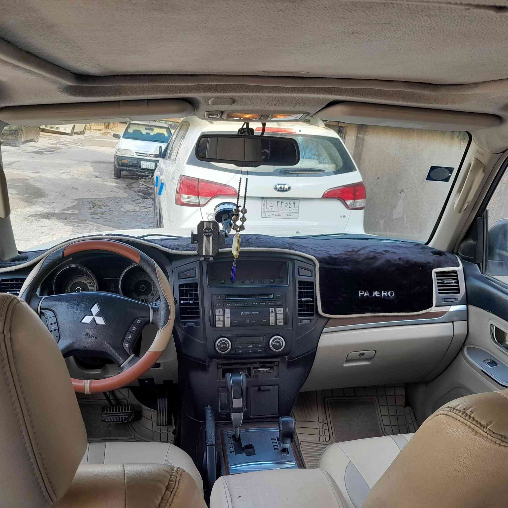 السلام عليكم باجيرو ٢٠٠٩ فول مواصفات حبتور بيه ثلاث قطع صبغ مابيه اي ضرر رقم بغداد باسمي مكاني بغداد تخم تاير جديد حجم٣٠٠٠ مكينه وكير جيده السعر ١١٣ بيه مجال بسيط هاتف ***********
