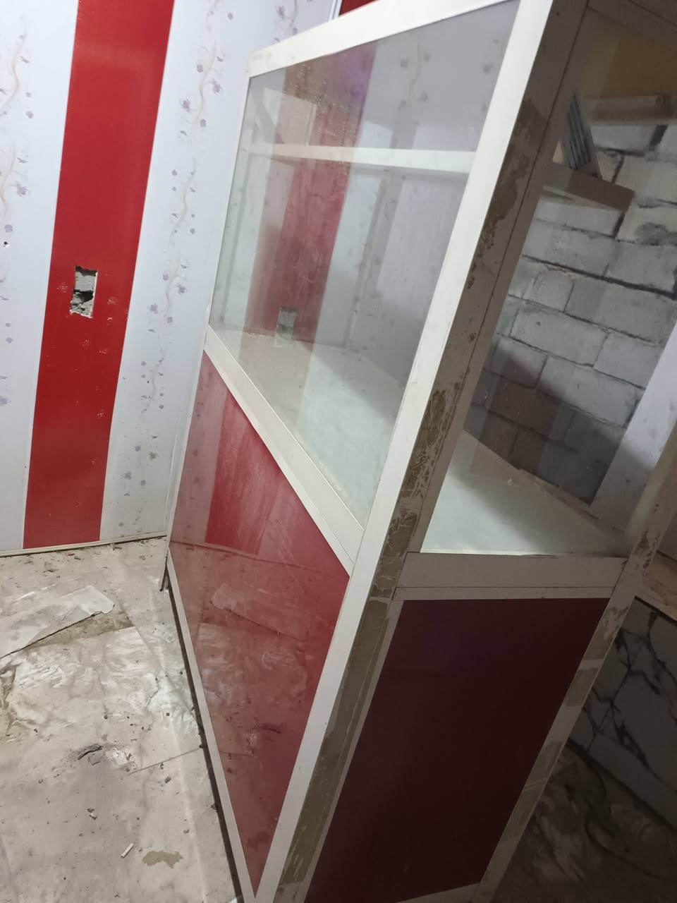 السلام عليكم ميز للبيع  السعر خاص
***********
