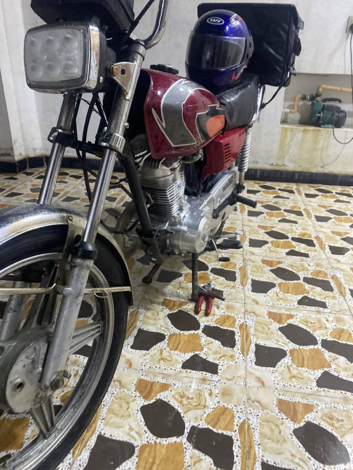 ايراني اربعه كير للبيع
تانكي وصفاحيات ولايت ودشنوا وسوبايه وجاملغ 
خلفي وبك لايت وصينيه زنجيل جدد 
مشدودات بس تربطهن دراجه نضيفه 
مكينته سعر ٣٢٥ 
***********
