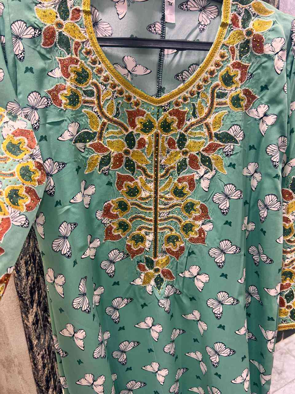 مخور كشمير كوالتي جدا ممتاز 
توفر بموديلات ٢ 
سعر القطعه ١٥ الف فقط
الرقي والجمال والسعر المناسب يمنا وبس 

🌺🌺
للطلب لطفا  مراسلة البيج أو تنورونا  للبوتيك حله شارع ٦٠ مدخل شارع الحسينيه


**إذا كنت صاحب هذا الإعلان وتريد حذفه لأي سبب، رجاءا أرسل رسالة إلى الدعم الفني**