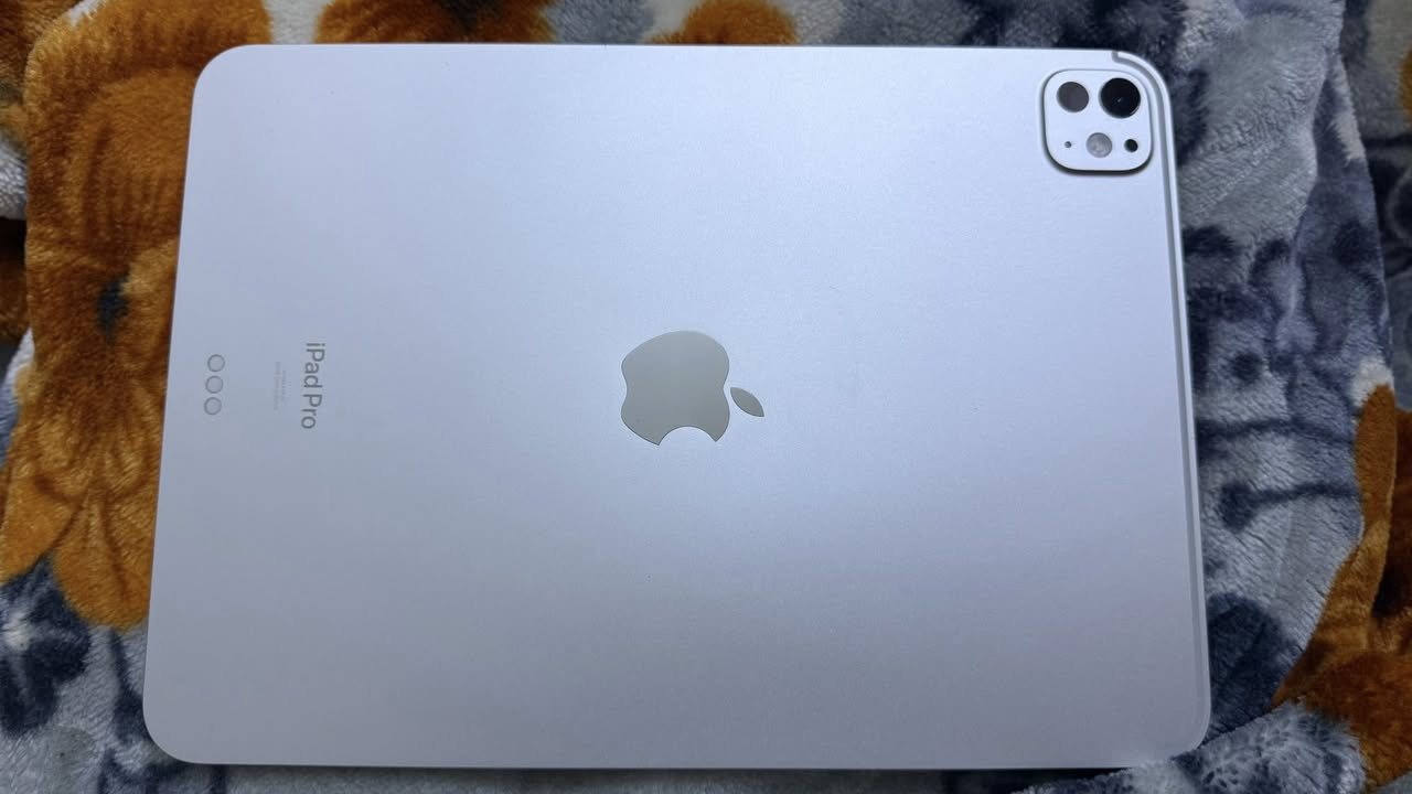 السلام عليكم
ايباد برو 11 معالج m4
بطارية 🔋 94 عدد دورات الشحن 171
ذاكرة 256
كامل كارتونة وملحقات بيه بس هاي النقطه زغيرة كلش بطرف الشاشة موضحها بالصورة ما مأثرة ابد لا على الشاشة ولا على اللمس
السعر 750 وبيه مجال بسيط
تواصل ***********
