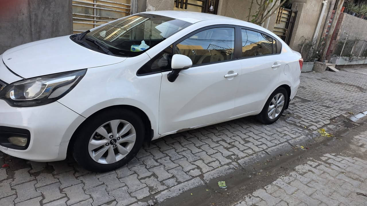 سلام عليكم كيا ريو وارد خليجي موديل 2016حادثها  بيها 3 قطع جاملغ اليمين ولباب اليمين ولبنيد سياره جاهزه تخم تاير صدر جديد محرك خير من الله  تبريد ثلج  مع منضومه غاز جديده محرك 1600 كهربائيات كلهه شغاله مري شفط رقم انكليزي بغداد تحويل ثاني يوم 
ملاحضه طخه خفيفه بل هلال الخلفي جها اليمين موضحه بل صوره 
السعر 95 $
تحكم ستيرن/ شاشه 
***********
مكان السياره بغداد الشعله
