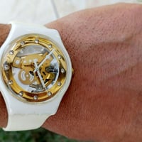 سواچ سويسري • قطر ٤١ • مكينة ذهبية