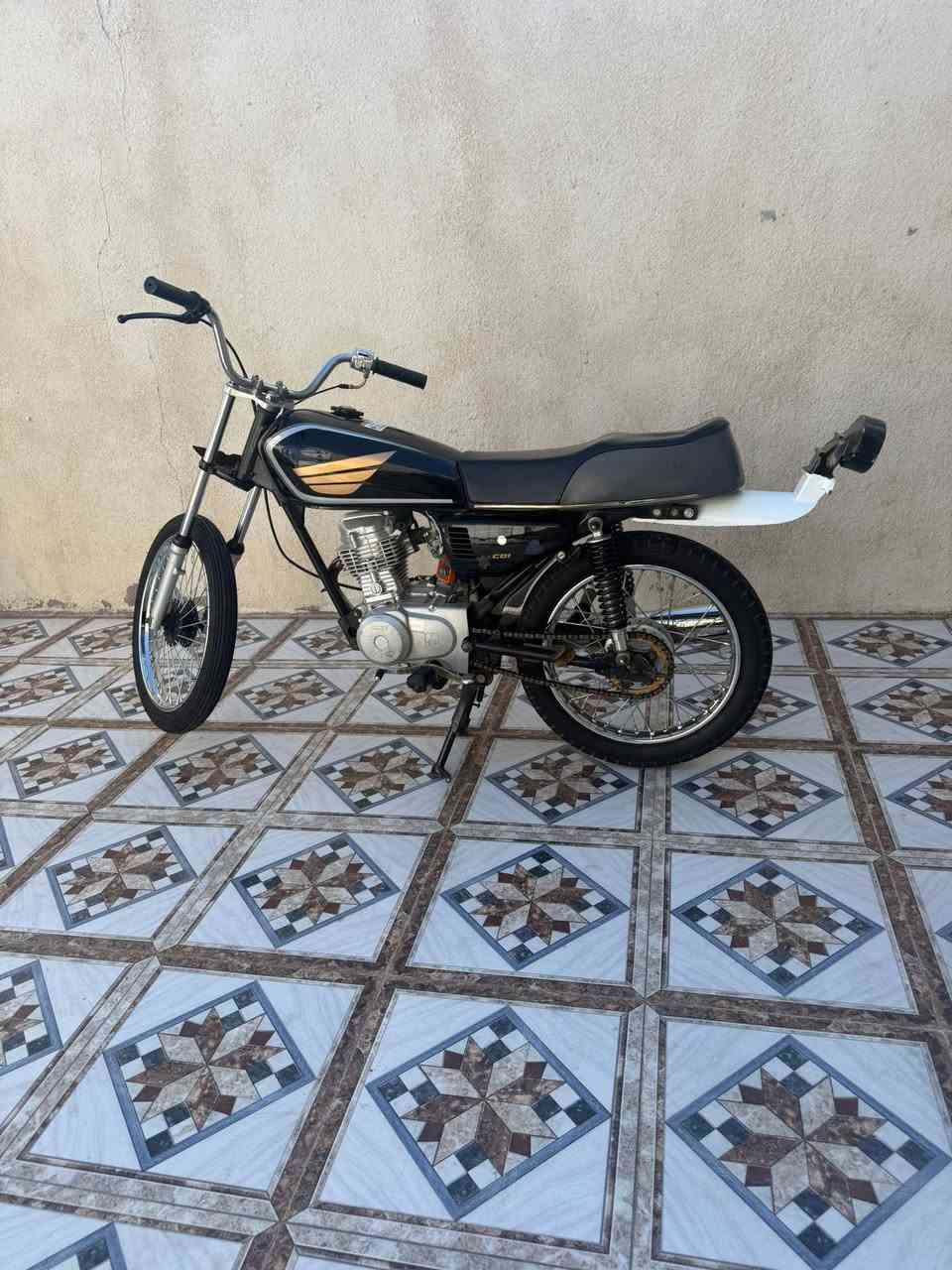 سلام عليكم دراجه ادوات دراجه جاهزه تاخذه ربع ما تذب عليه دراجه كفاله من لبوكه كفاله⭕️
سعر 425 قفل قفل العنوان لقبله
***********
