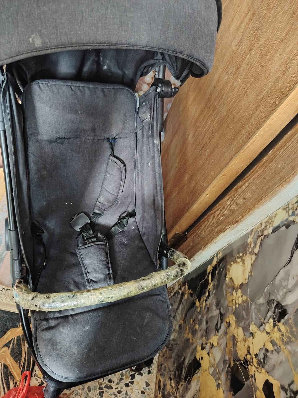 السلام عليكم اغراض للبيع سرير استخدام قليل شغل حطاطه ب 80.... عربانه ب 20.... مرجوحه مع الستاند ب10 مكان التاميم


**إذا كنت صاحب هذا الإعلان وتريد حذفه لأي سبب، رجاءا أرسل رسالة إلى الدعم الفني**