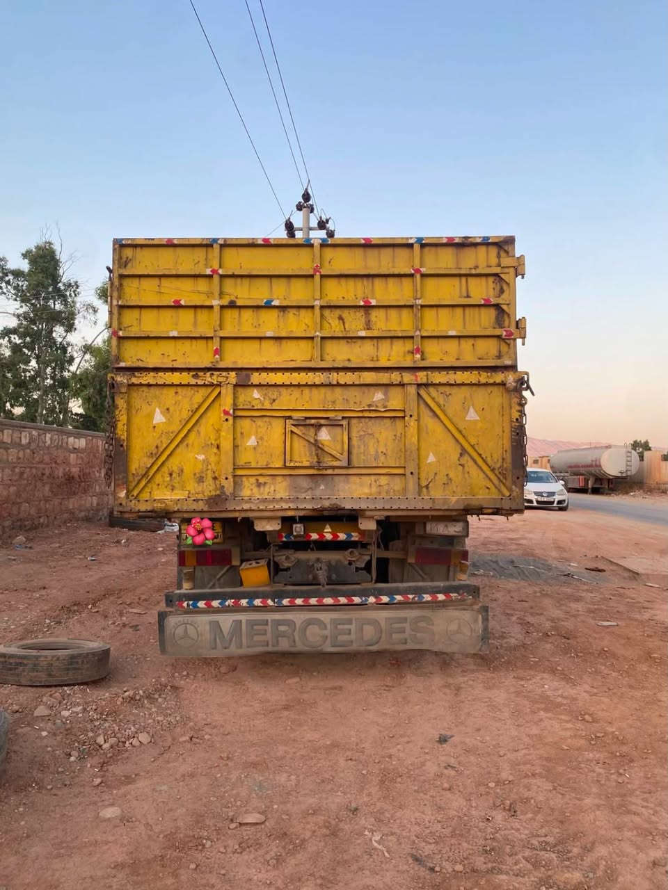 للبیع بۆفرۆشتن
مودێل 2002
ڕقم سەنەوی هەولێرە
گێرو مەکینە (مانە) 
مەمجوعەی بیلادە
شانصی پاکە 
تاقم تایەی لۆکە
هەموو گیانی بەشەرت 

***********
***********
کۆڕەکە وەپسەپ ڤایبەر لەسەرە
