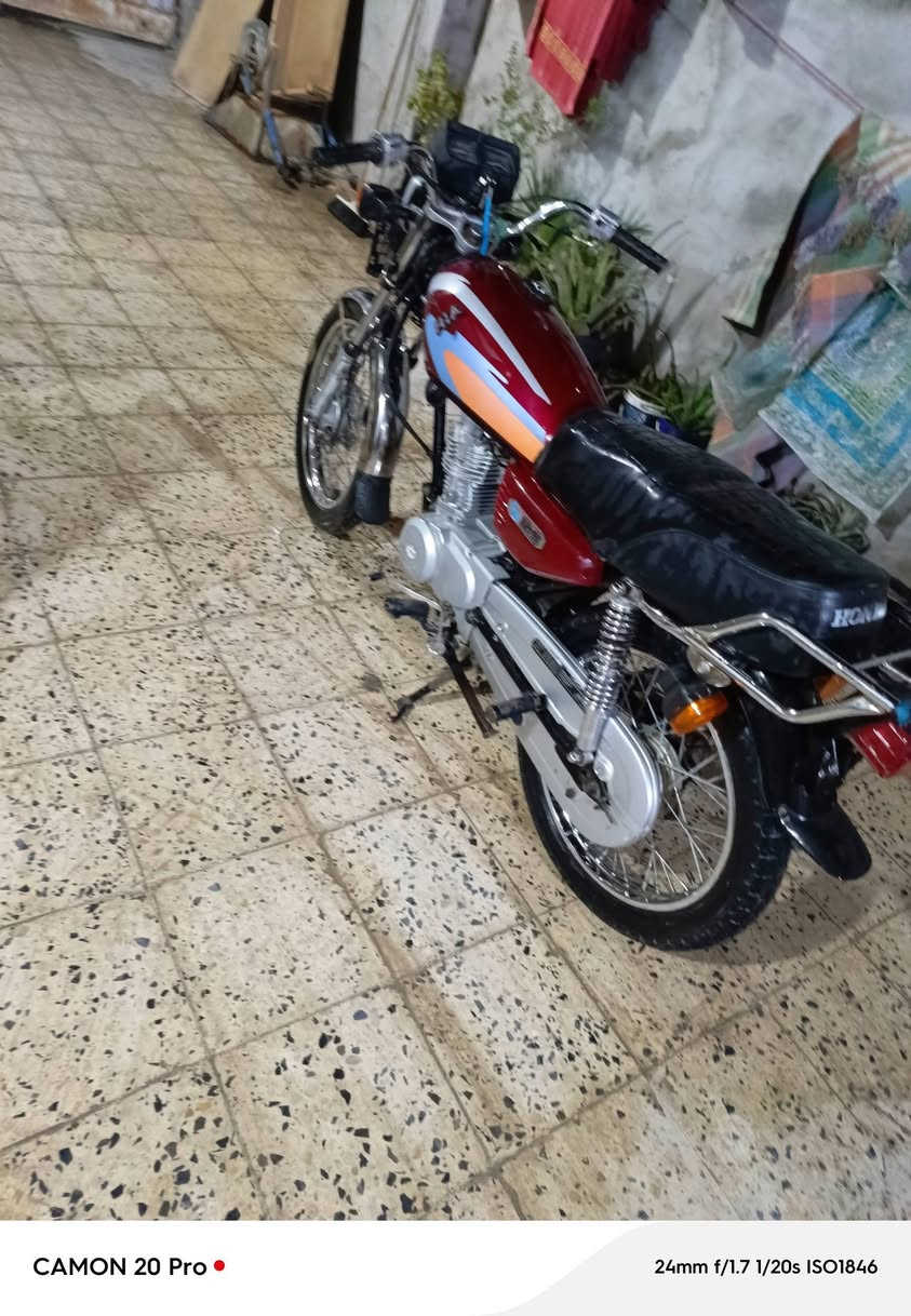 السلام عليكم دراجه ارشه للبيع اوراق أصولي موديل 20 المكان كربلاء حي الغدير السعر 625 وبيه مجال الرقم ***********
