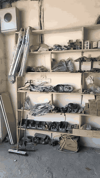 سلام عليكم محل يحتوي على غراض دراجات للبيع غراض كله جديده وسعار مناسبه تريد ابيعك فقط الغراض تري ابيعك المحل بل كامل مع الرفوف وبصفي محل تصليح دراجات مكاني كربلاء طويريج جمعيه على جدول خلف مدرسه لبنان ***********
