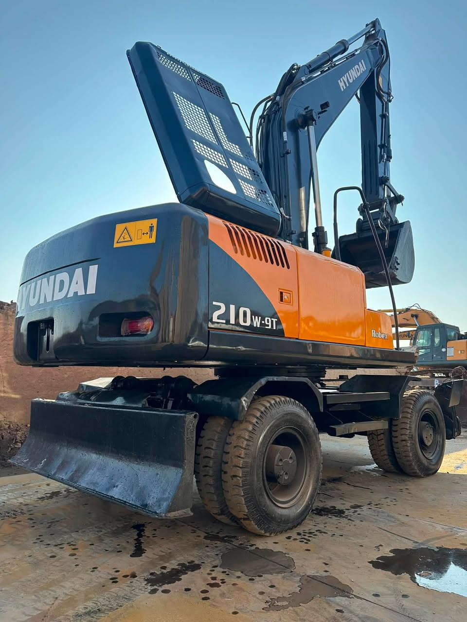 🔥🔥Used Hyundai 210-9T wheel excavator for sale; tailored to the customer’s specifications with a brand-new appearance and a shorter service life, the original system offers flawless and reliable performance,if you like please contact me for details ☎️☎️🔥🔥
#Hyundai#210-9T #wheel excavator #Gangya machinery for China❤️❤️


**إذا كنت صاحب هذا الإعلان وتريد حذفه لأي سبب، رجاءا أرسل رسالة إلى الدعم الفني**